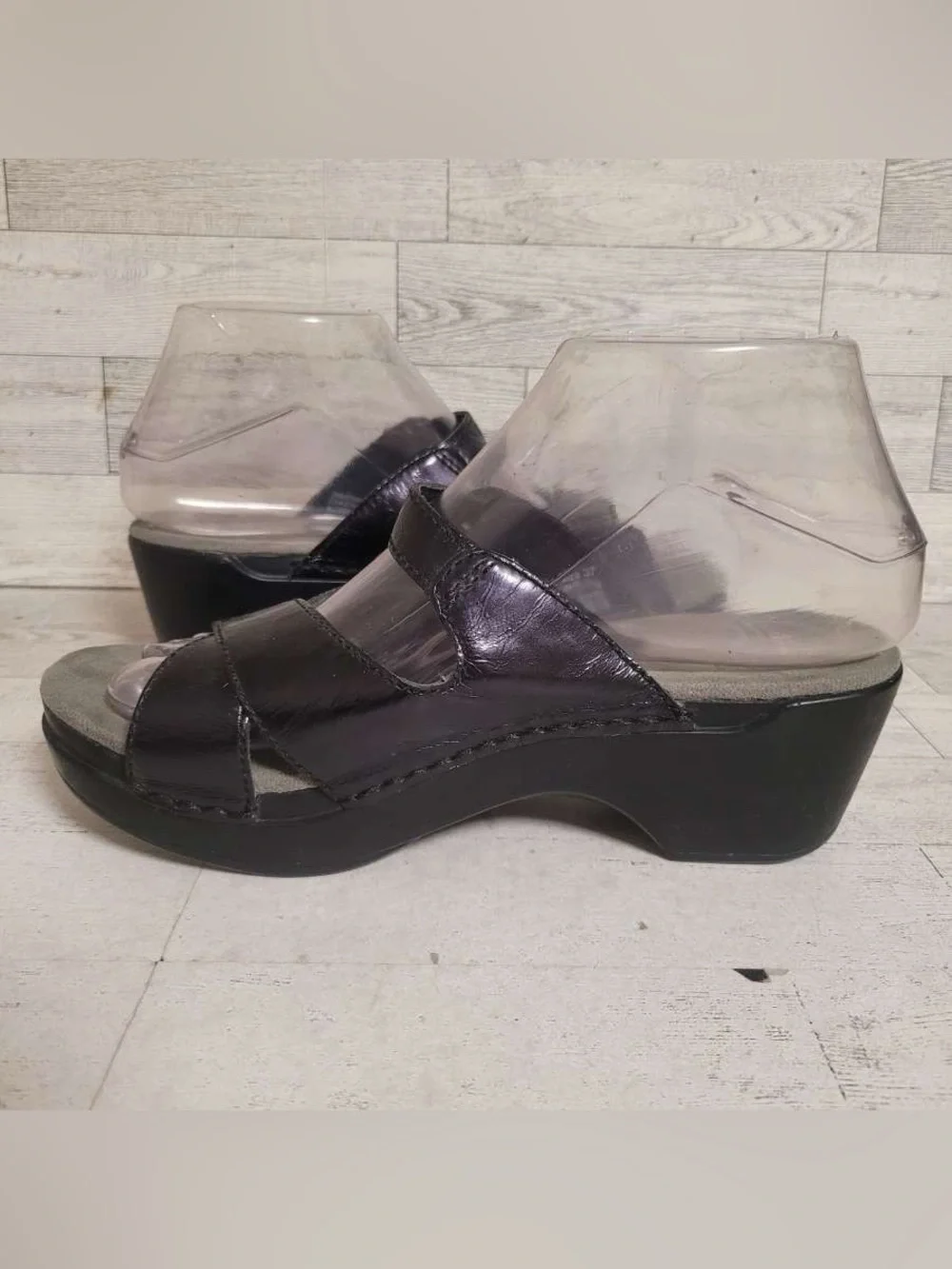 Dansko women’s sela